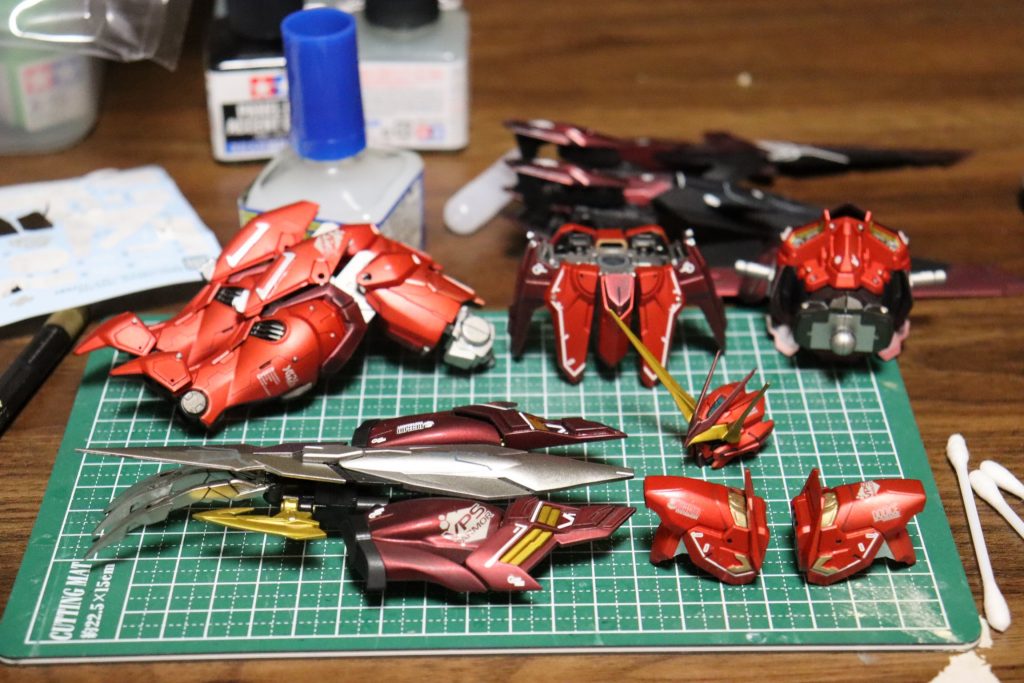 デカールは付属のものと、アシタのゴールドデカールを使用してます。