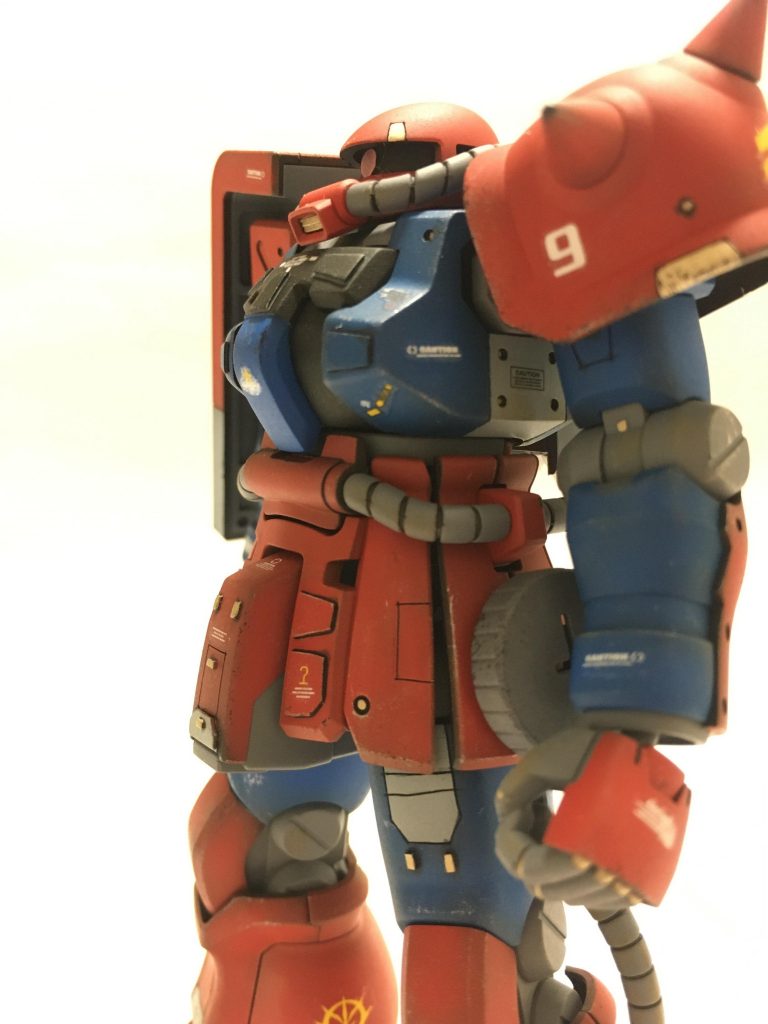 脇の下にちらっと見える明灰色で塗り分けた箇所が、一番気に入ってます。ゴールドで塗り分けた箇所はとある方の作風に影響受けてます。