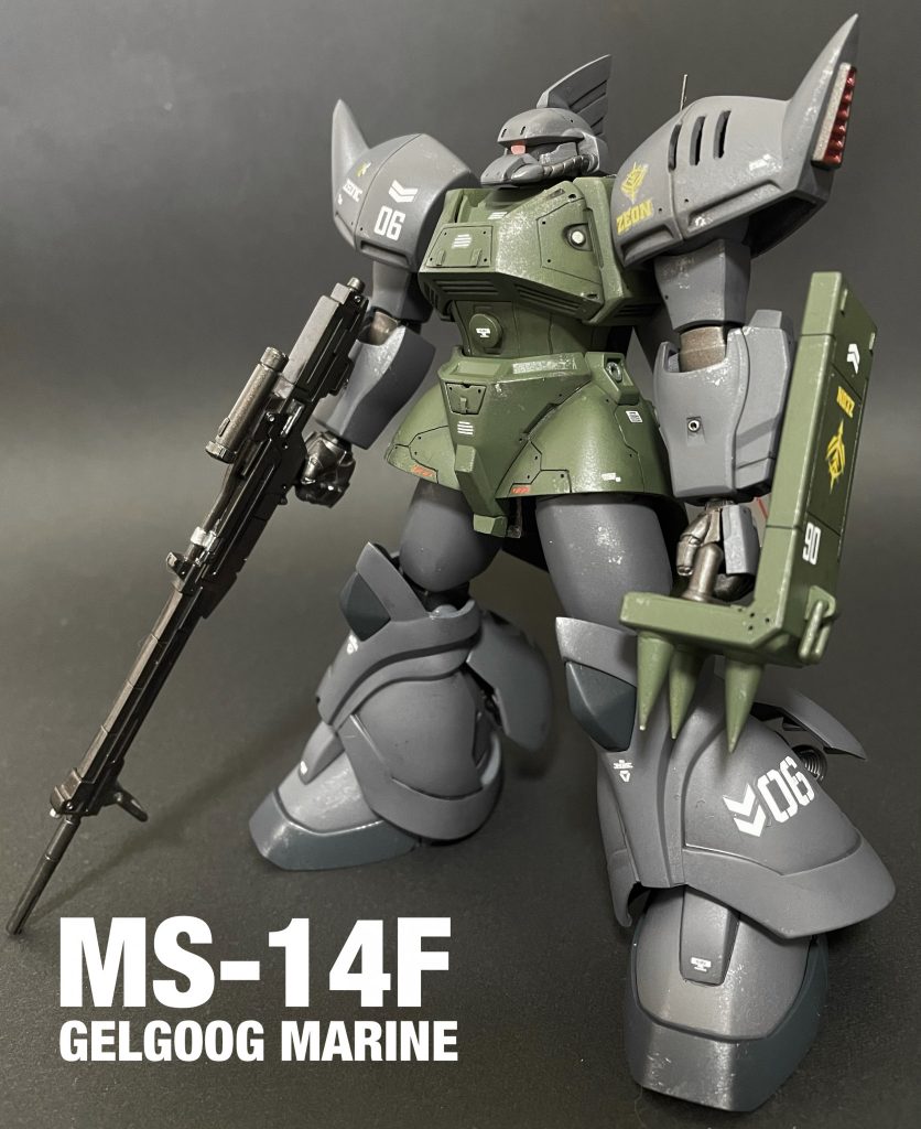 ガンダムバトルオペレーションのゲルググ系機体を参考にボディーに0.2mmの筋彫りを施しました。肩のスリット開口、股関節を3mm前・1.5mm下方へ移動、ビームライフルはデルタプラスのビームライフルを基に試作型ロングライフルとして改造。