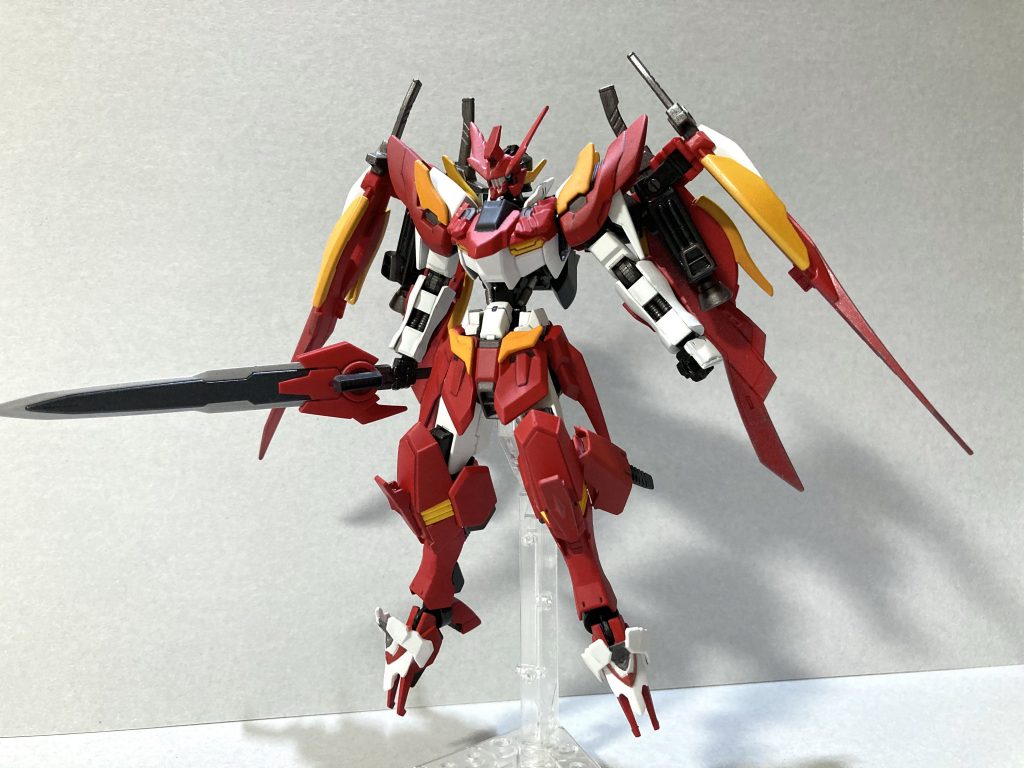 広げた状態で別カット。ウイングがあると見栄えに迫力がでますね。カラーリングは、炎から蘇る不死鳥(フェニックス)イメージで、レッド&オレンジ基調に各所でホワイトでバランスをとりました。もともとのゼロ炎のカラーより少し赤多めですかね。