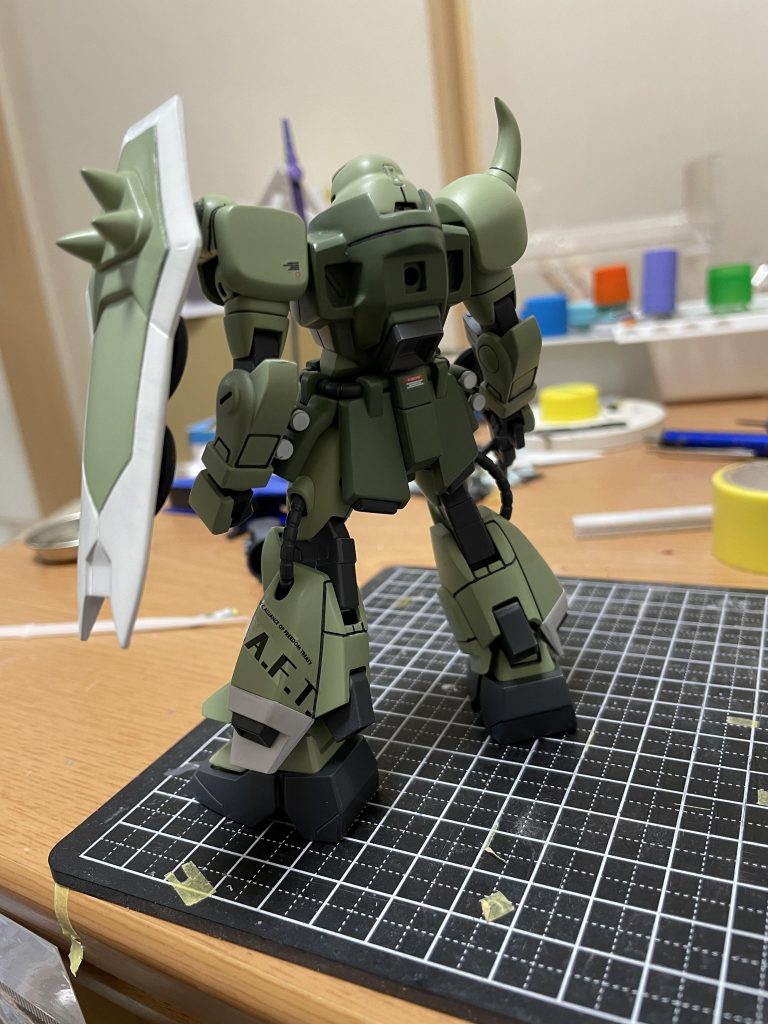 左脚のザフトステッカーはMG用インパルスのデカールを使用。2号機の1番のオシャレポイントです！