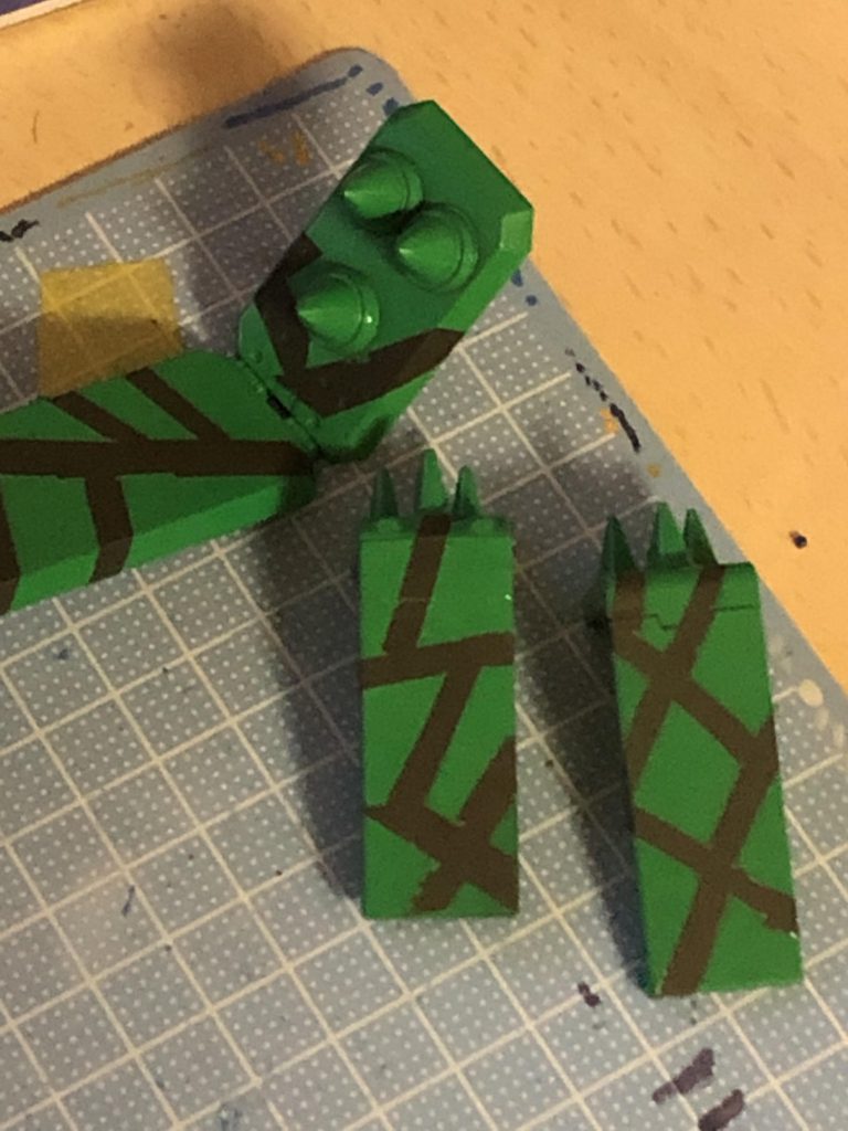 先に武装だけ塗装しました