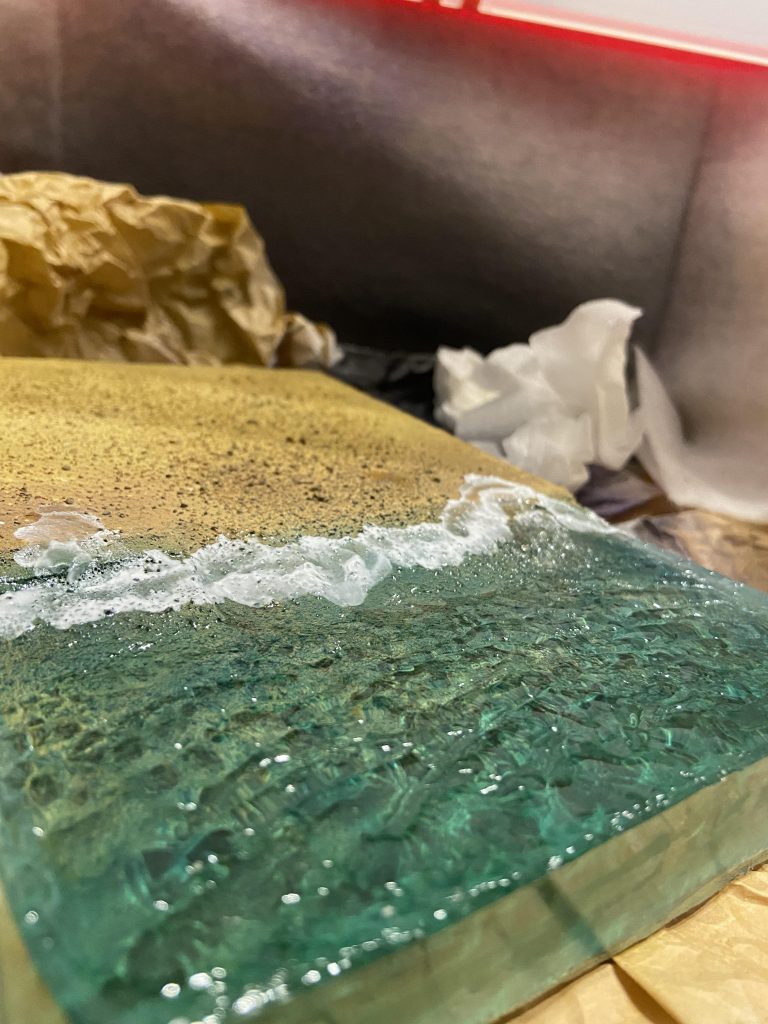 レジンの上にメディウムやkatoさざなみを塗り完成。