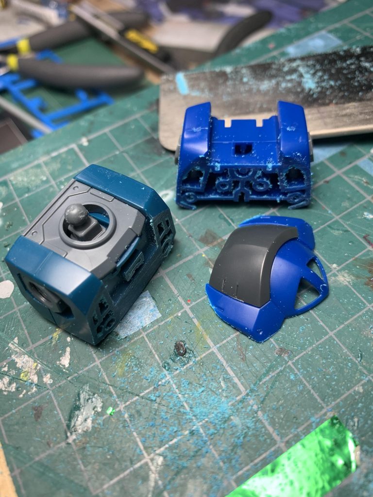 胸パーツはリバイブグフの前部をカットし、ザク・マリナーとニコイチにしています。