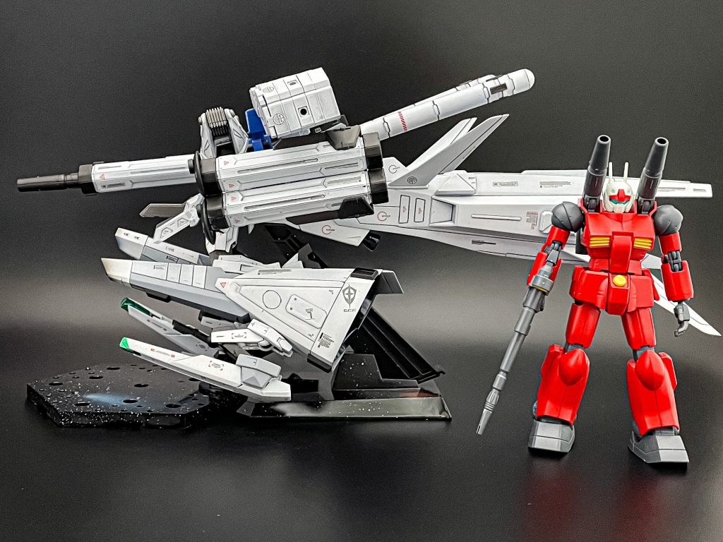 右横と素組みガンキャノンで大きさ比較。