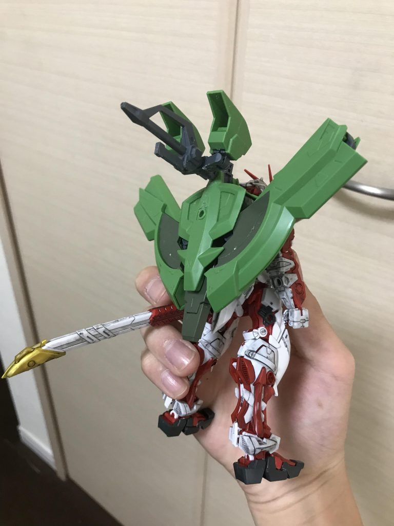 本体は無塗装、墨入れをしてありますバックパックのタクティカル…ではなくジオニックソードは労働者に感謝する日に塗装します