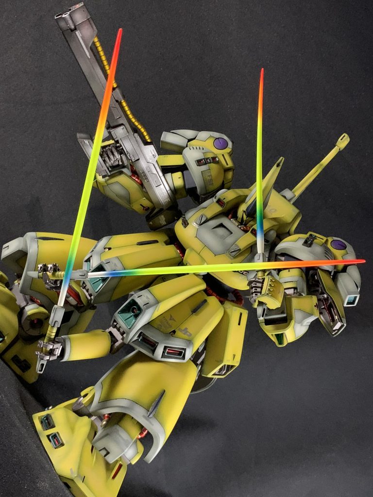 ビームサーベルエフェクトは派手目のグラデをかけてみました。