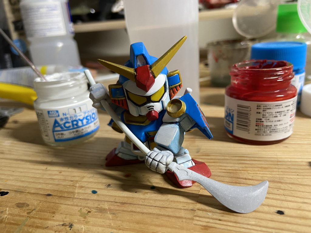 何となく筆で塗ってみました!写真ではそれほどですが、実物を前にすると黄色や墨入れの汚さが大いに気になる!ええぃ!ここまできたら納得できるまで塗ったらぁ!笑