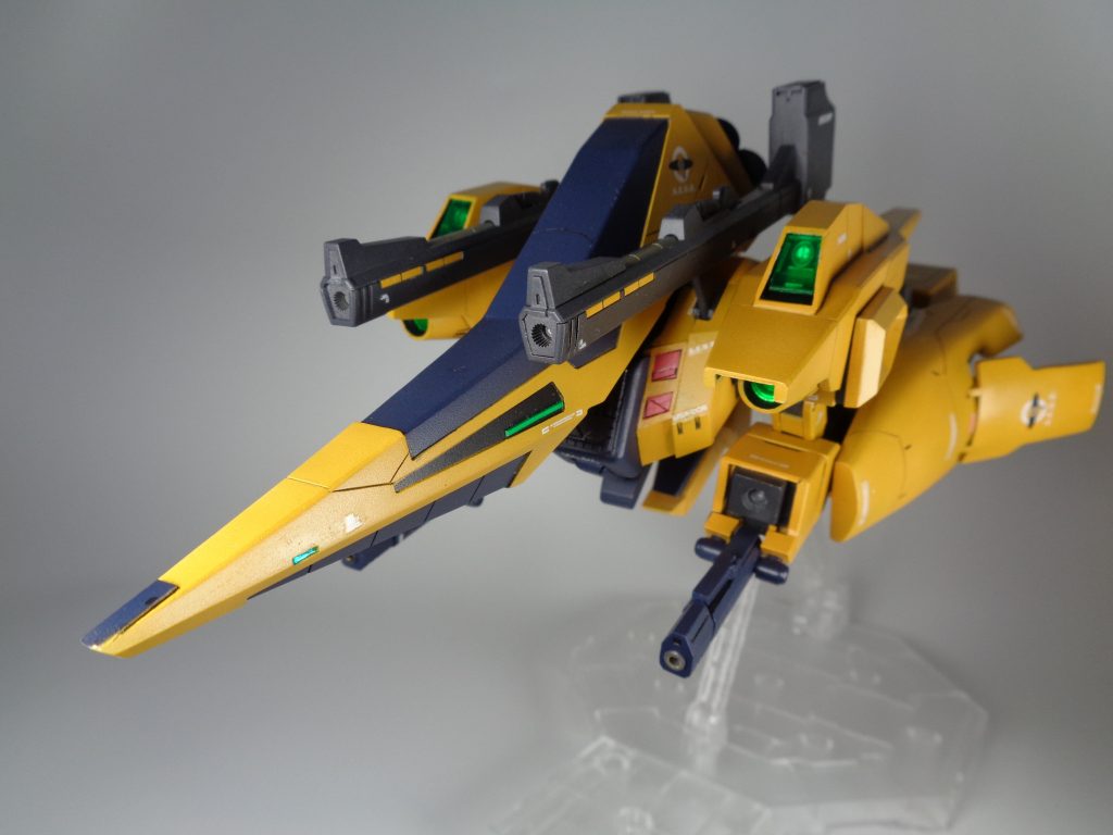 股関節延長軸の差し替え、手首はずしてMA状態に変形できます。よくメタスの変形機構は簡易的など言われますが背部アームと脚部収納機構はかなり苦労してます( ;∀;)