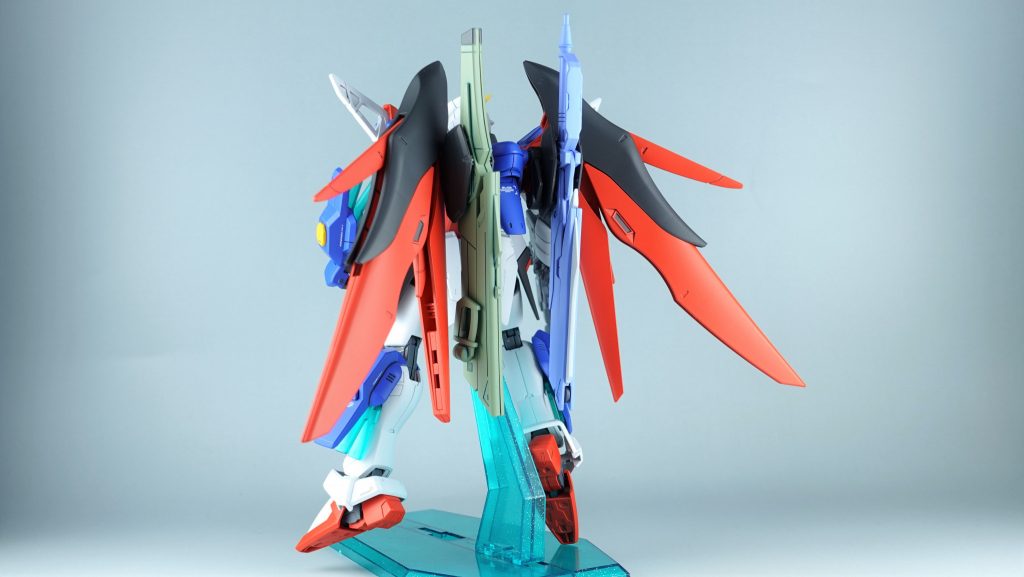 背面はもうデスティニーガンダムにしか見えませんね