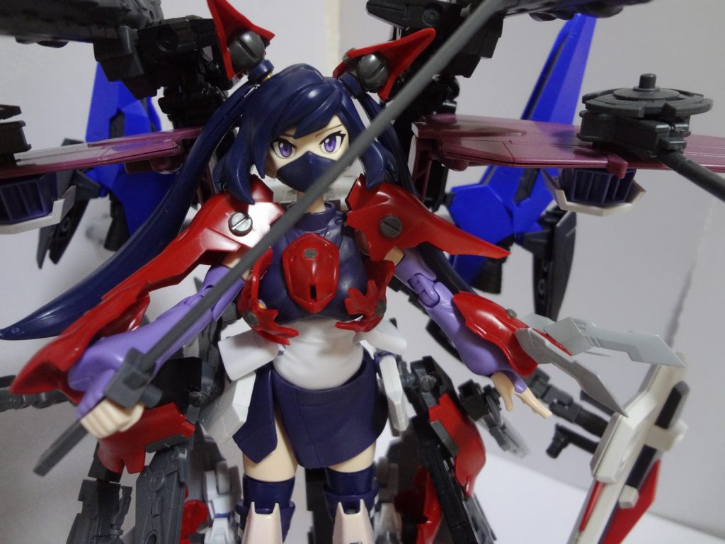 ・アヤメ本体武装狐耳型イヤーセンサー×2高振動ブレード刀×1超合金クナイ×1超合金爪籠手×1腰部白兵戦用ビームガン×2腰部長距離狙撃用ビームライフル×2脚部ビールライフル×2脚部ビームサーベル×2