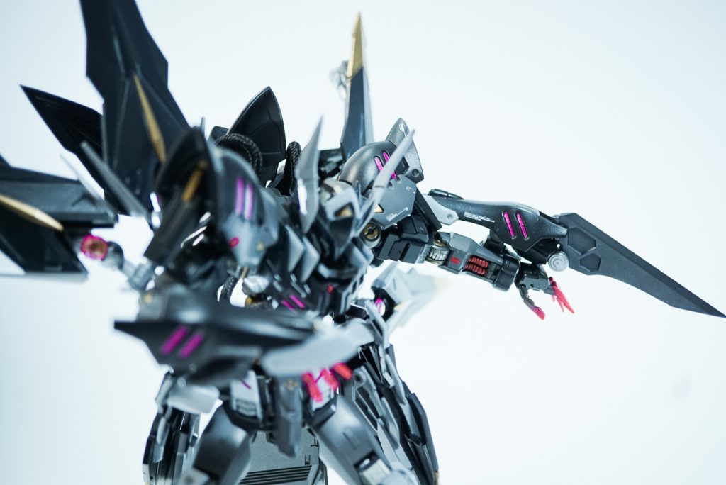 ガントレットブレード左腕に装備してますが、両腕にも付けられます