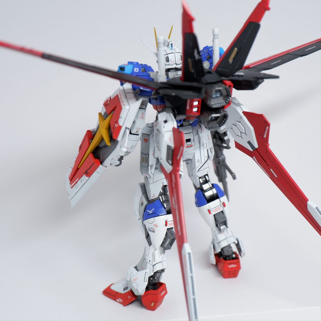 あまりいい写真が撮れなかったけど一応バックショット。シャインレッドとスーパーイタリアンレッドを使い分けてみた。コバルトバイオレットはとてもいい色合いで一番のお気に入り。逆に水色は少し濃すぎたかも。