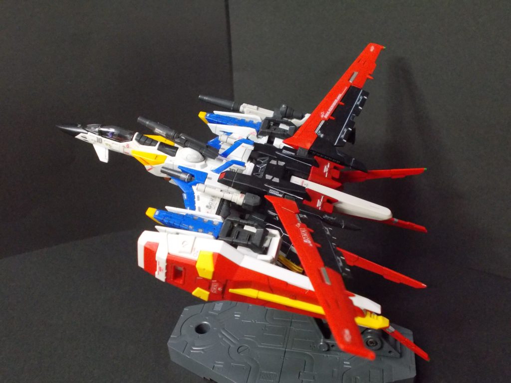 ストライカーパックの主翼部などのスミ入れもしっかりしています。