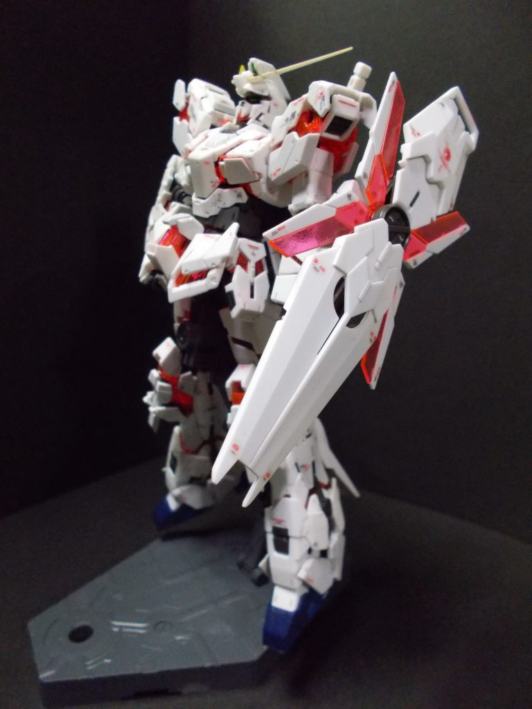 シールドを装備。伸張やサイコフレームの展開など、ＭＧと同等の機能が搭載されておりとても優秀です。