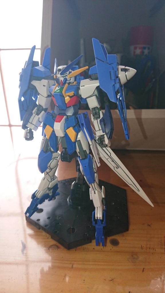 ダブルオーの両肩にあるイメージをなくすためにはバックパックを変えるしかないなと考えました。塗装すればなんとかなるかなとも思っていました。