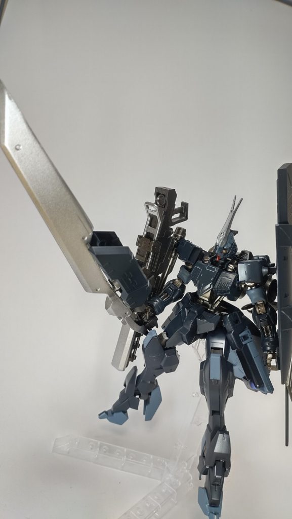 武装2   大型ソード  小型シールドで多少防御出来る何の変哲もない剣