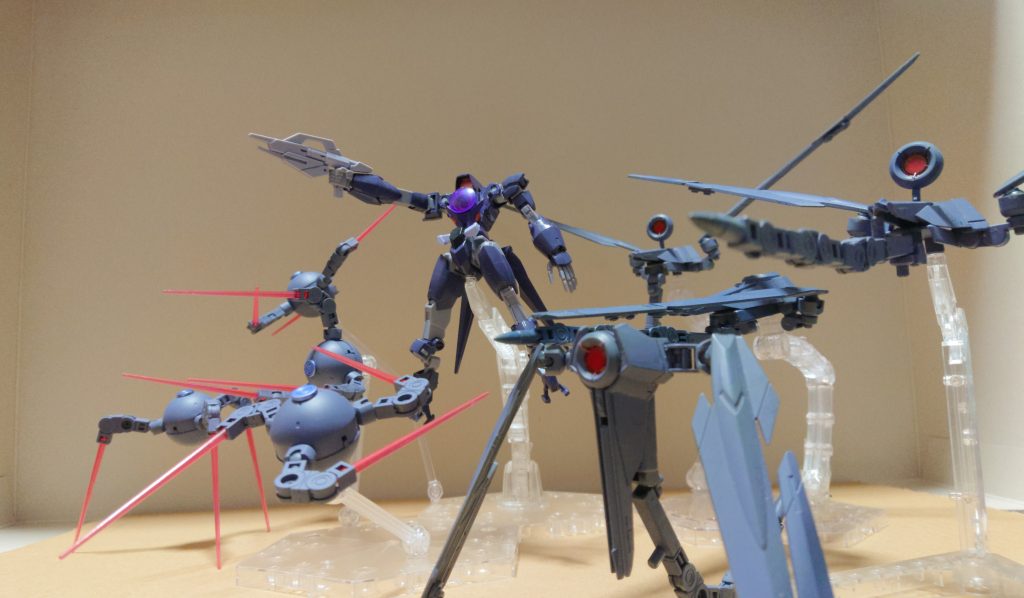 進撃するアルスコア・アイとビット達。