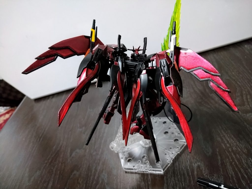 後ろから塗装はスプレーで黒、シャインシルバー、クリアレッドで重ねているのですが思った色が出なくて何回もやりました出来上がってみれば均一でもない…難しい…