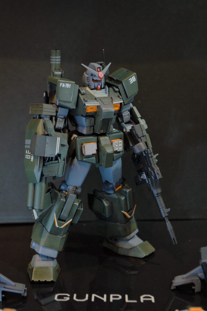 余計な物を外すとオーソドックスなシルエットになります