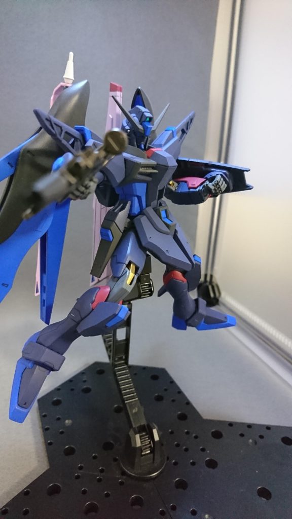 ビームライフル構え。デスティニーの武装の中では地味なほうですがこれも十分カッコいいと思います(小並感