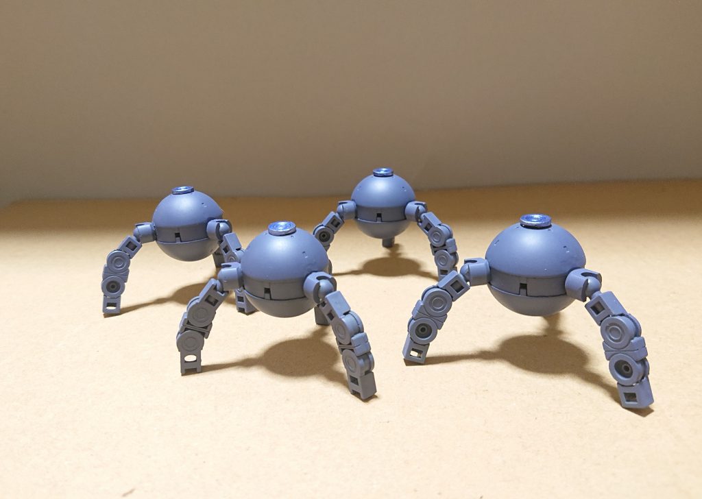 アルスアイ・ビットの発展型と言う設定で制作。 より小型となり三本の触腕型アームを変形、連結する事で様々な形態に変形可能です。