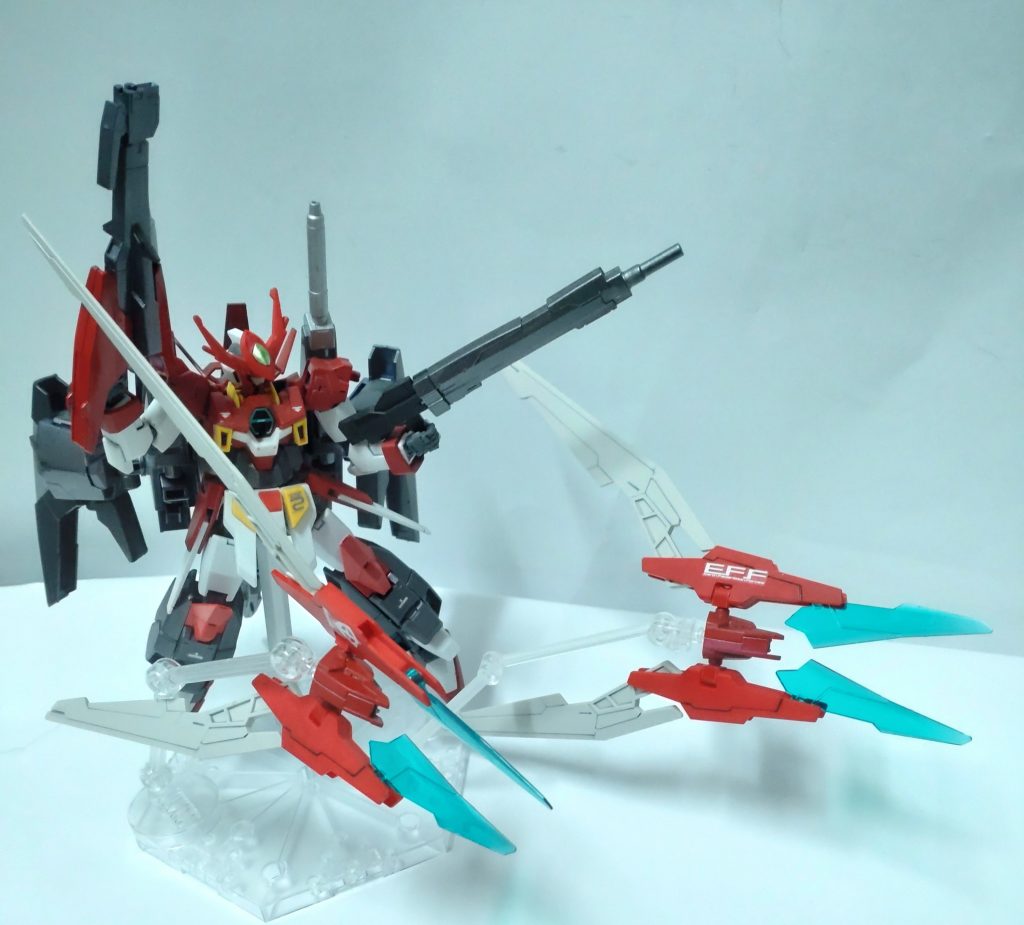 なので肩パーツは基本分離して使用します。その分本体の機動力が落ちると思いバックパックを増設しました。