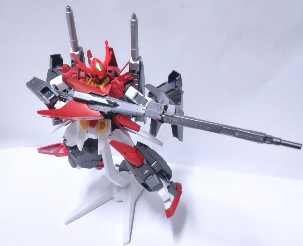 ライフルは接続しロングライフルになります。片側のライフルを短銃身化したのはこの時に両手が届かなかった為です。