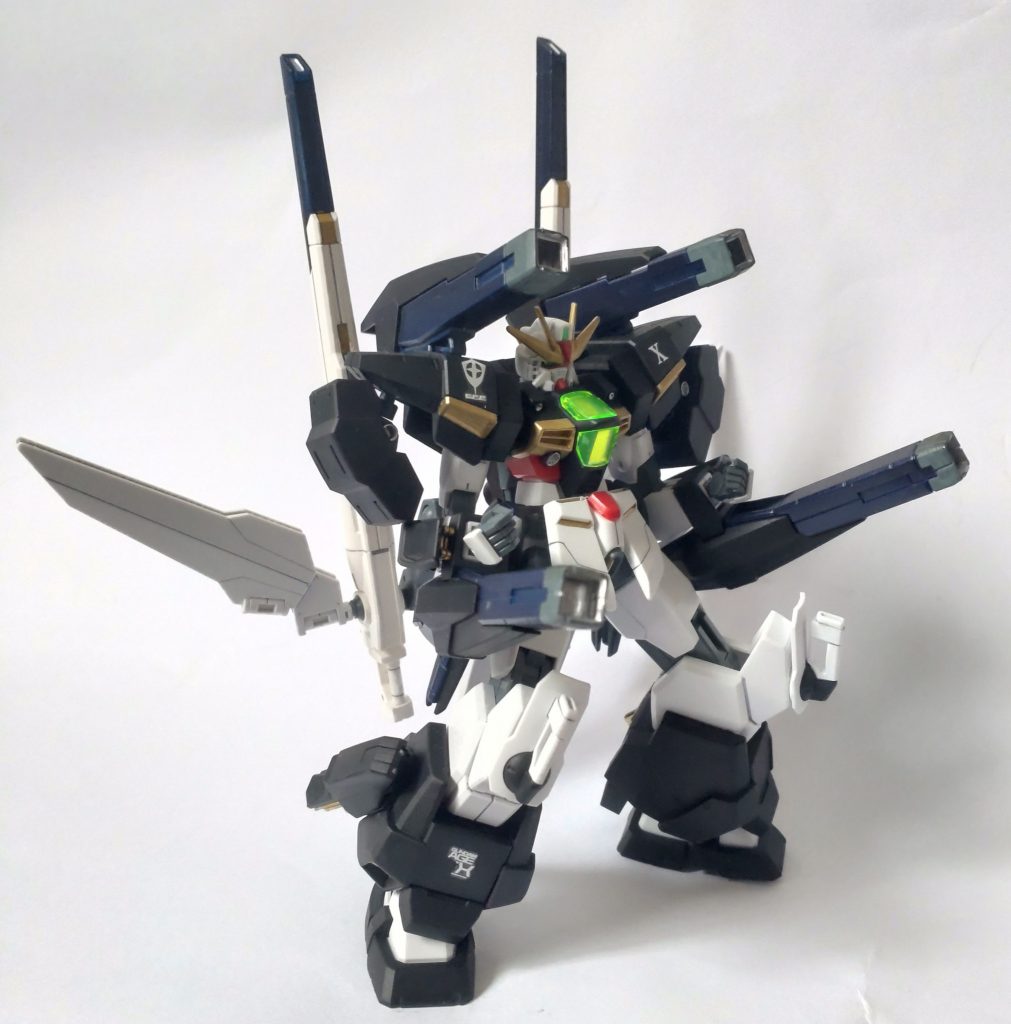 サテライトキャノンを使用しなくても砲撃出来るようにする為、AGE3フォートレスの手足をチョイス。ドッシリとした見た目が良い感じと思います。