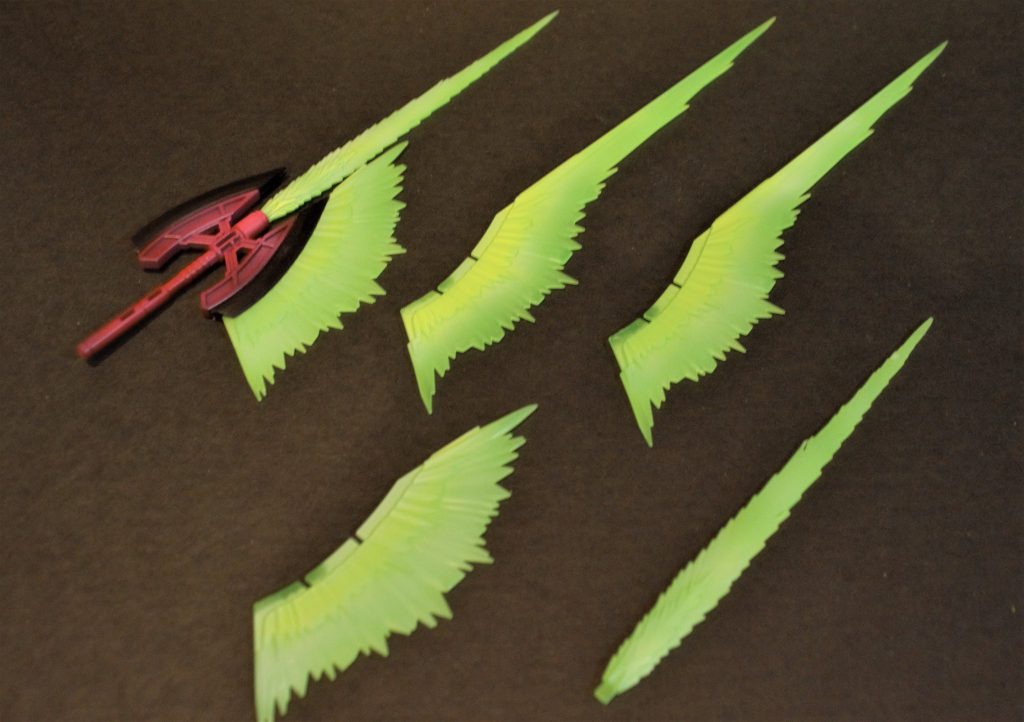 サーベルは白サフでグラデした後に蛍光イエローを重ねました