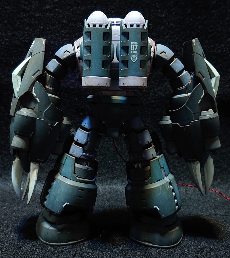 爪部分はアメイジングズゴックの余剰パーツと4mm径のプラ棒を使えばRGのパーツを無改造で接続出来ます。