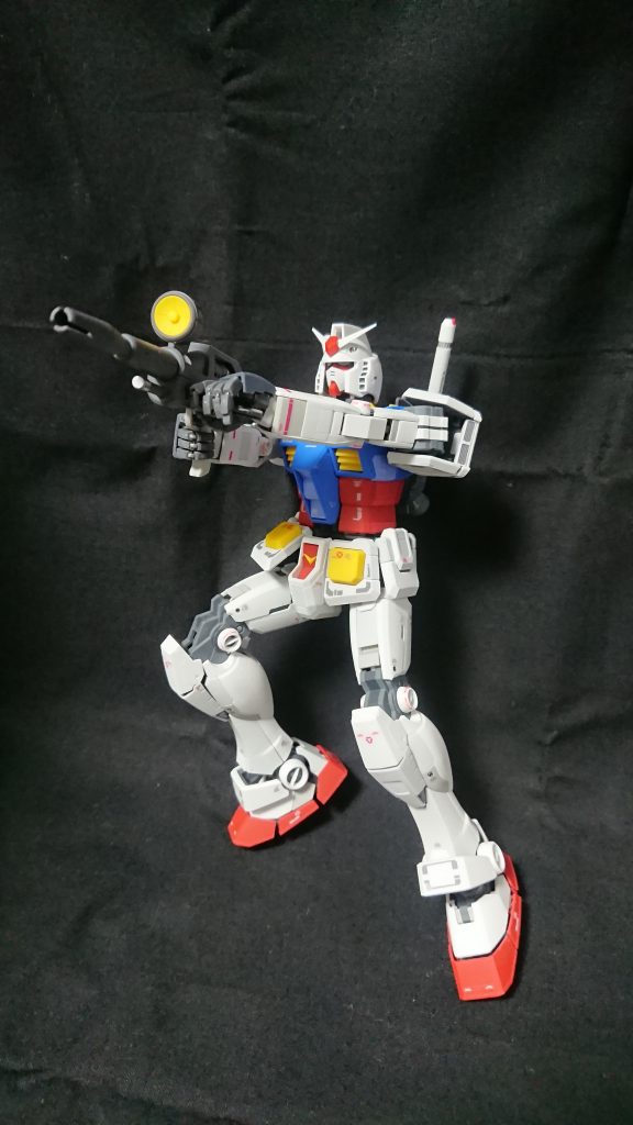 テキトーに何枚か撮影用のスタンド無かったのでポーズ少なめです。