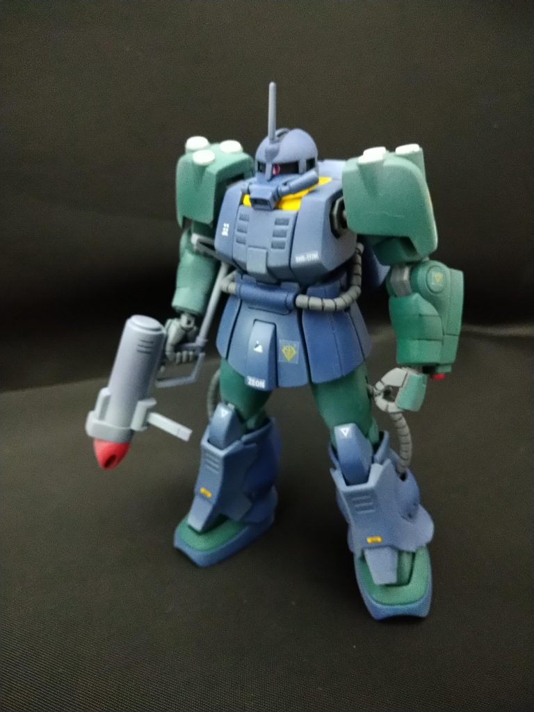 色分けと合わせ目が残念なキットでした。下地にガイアホワイト入れてから赤と黄は塗装しました。