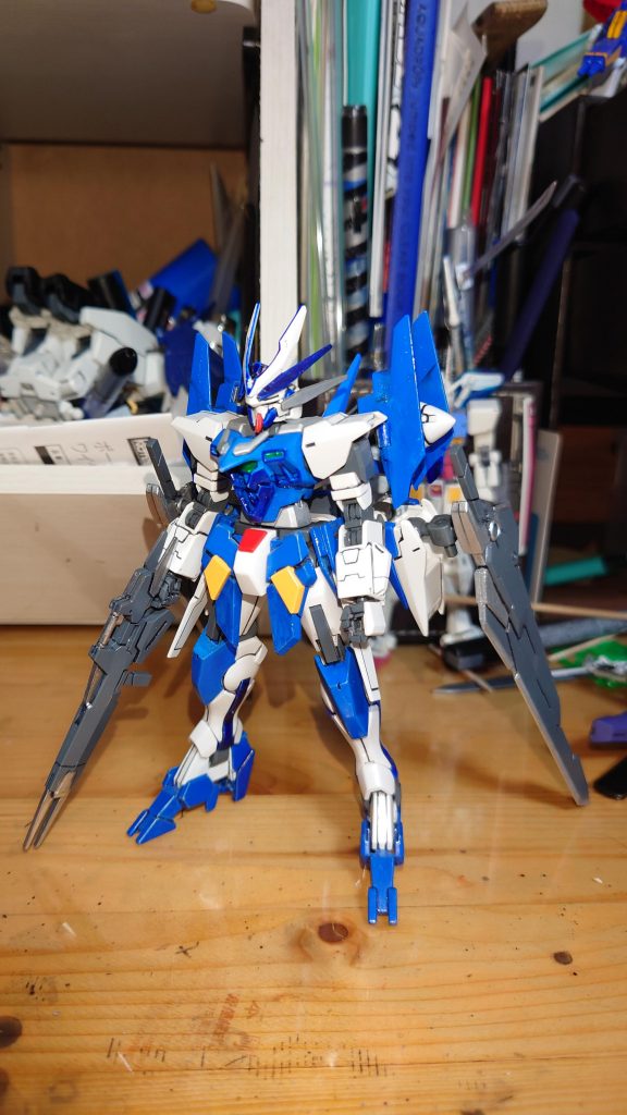 試行錯誤した結果このような形でまとまりました。頭部もヴェントを残しつつ新たにアンテナを追加することで後継機のイメージを出せたかなと思います。(アンテナはアストレイノーネイムの物を使用)