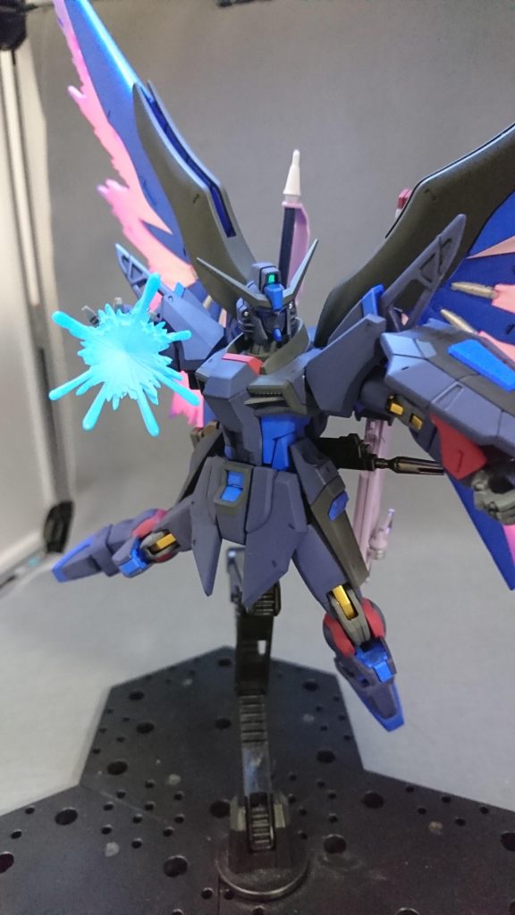 「ライスはヒールじゃない......ヒーローだっ!!」というわけで(?)個人的ベストポージング。このポーズで飾ってます。デスティニーはパルマやアロンダイトを構えて突進していく様が一番カッコ良く見えると思います(偏見)今回は以上になります。しっかしまた半年以上も間を空けることになるとは思いませんでした。もっとポンポン作っていきたいんですが仕事や他の趣味とかの兼ね合いもあってなかなか進まないんですよね(言い訳)。それと文章が長い気がするんでもうちょい簡潔に分かりやすいものにしたいな......次からは。けどまあ今回はウマ娘プレイし始めてから「やってみたいなー」と思っていたことを実際に形にできたので個人的には満足です。ちなみにライスちゃんをモデルにした理由は......うん、愛バ(馬)やねん、あの娘。まあ何はともあれ、ここまで観て下さった方、ありがとうございました!