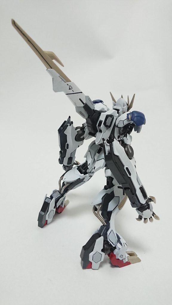 塗装はエアブラシなんか持ってないので缶と筆です！スミ入れの仕方わからなくて手元にあったマッキーでやったらめちゃめちゃ太くてびっくりしたけど、もう後に戻れなかったのでそのまま続行・・・ちゃんと調べてやれば良かったと後悔・・・