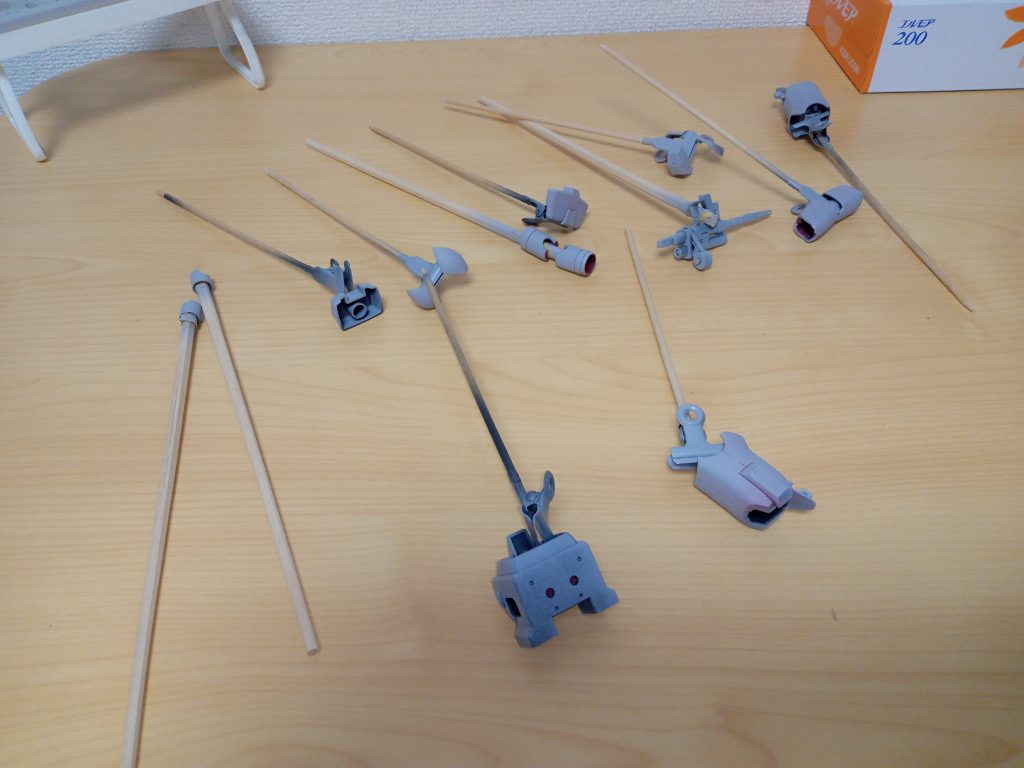 サフを吹いている最中にパーツ洗浄していないパーツがあることに気付く！