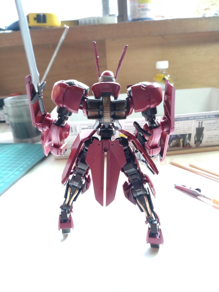 骨格が黒鉄色、部分塗装はゴールドで仕上げましたｗ 