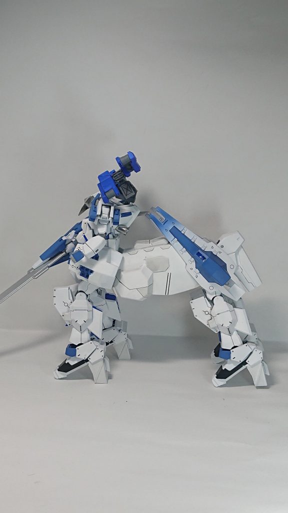 下胴体はMGセラヴィーの足です