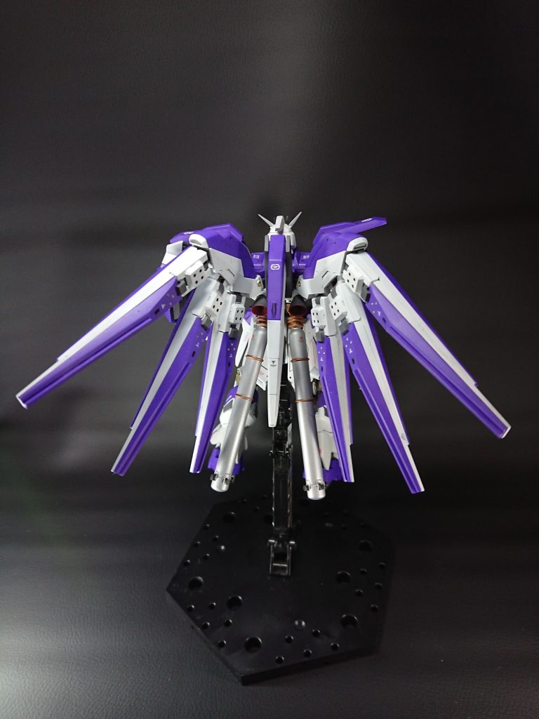 肩やバックパックにHG Zガンダムのパーツを使用しています。
