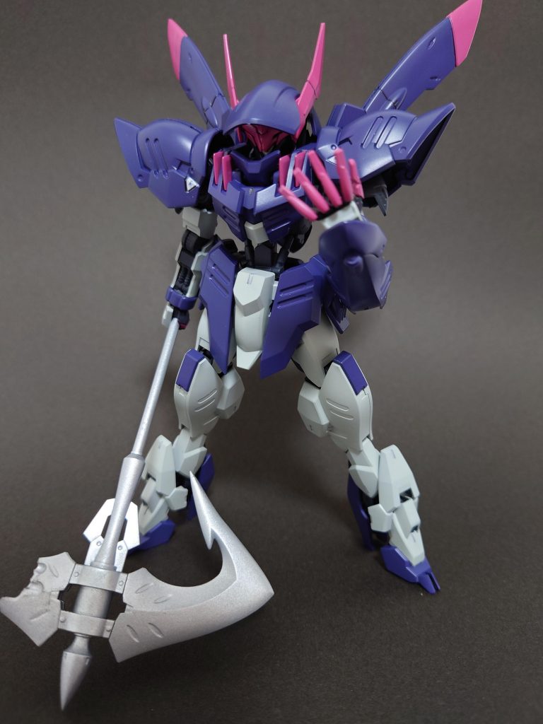 厨二感全開な武装と出で立ちが非常に好みです。厨二感満載なポーズも似合います。 