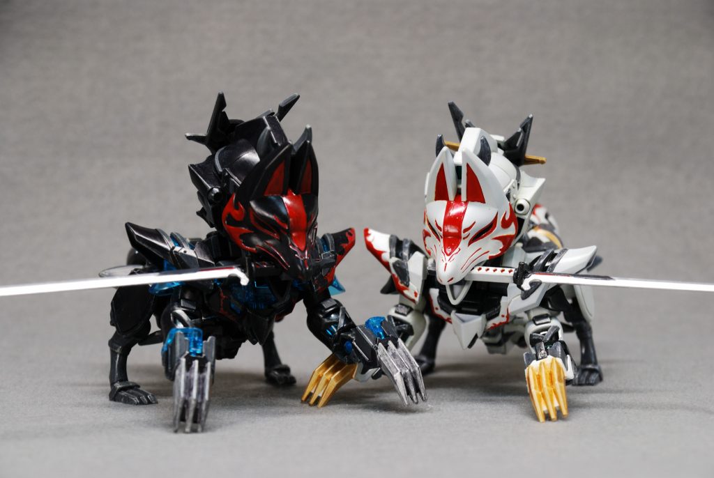 潜狐モード。ケミカルクラックで破損するのでもう二度と変形できそうにありません。