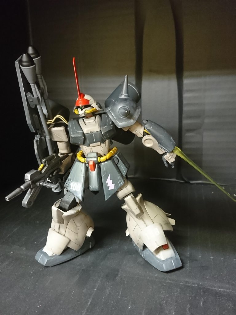 ビームサーベルの位置を変更しました。シールド裏にシュツルムファウストもつけました。