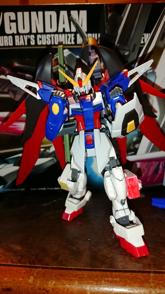 脚に装備しているミサイルランチャーで撃ちまくる。