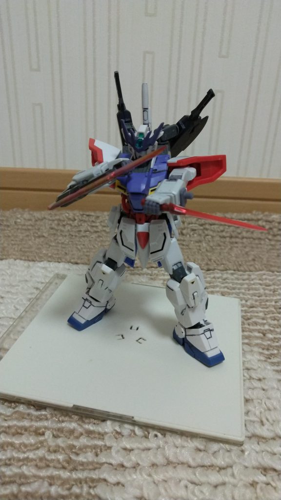 近接武器その4、右腕と腰に刺している短刀。近接戦闘には強いかも知れないけど、距離を縮められなかったらかなり厳しいという設計w今回はこれで終わろうと思います。最後まで見ていただきありがとうございました!