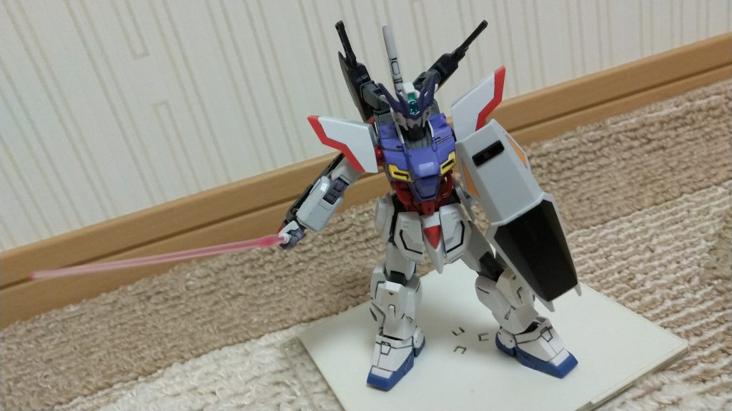 近接武器その3、ビームサーベル。両足に収納されています。