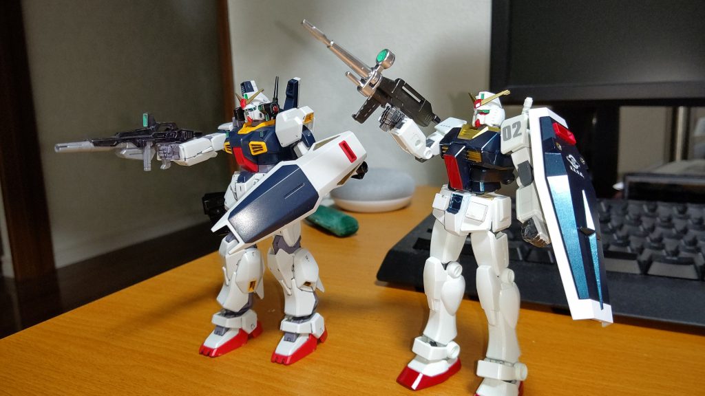 かなり前に作ったHG mkⅡ(部分マーカー手塗り)とEG ガンダム。