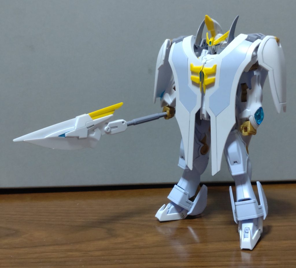 ・ガンダムリヴランスヘブンクロークがチョッとクセモノというか…まず前面にはロック機構ないっスね(←面倒だから前後画像以外閉じるのをやめたやつ)あと、裏側のイエローのシールにあるブラックのラインにあたるモールドがパーツになかったっス(おとなしくシールを使用)