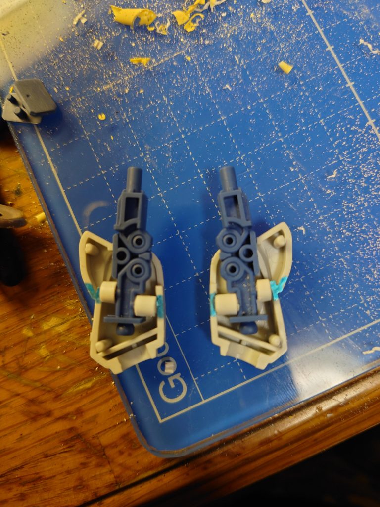 肘関節はＨＧＵＣブルーディスティニー２号機[EXAM]の余りパーツ。関連パーツの接続部を踏まえて、安定して接続できる様にしています。