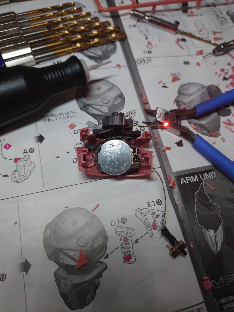 綺麗に電池BOXまで入ったんです。